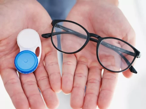 Soczewki kontaktowe czy okulary korekcyjne?